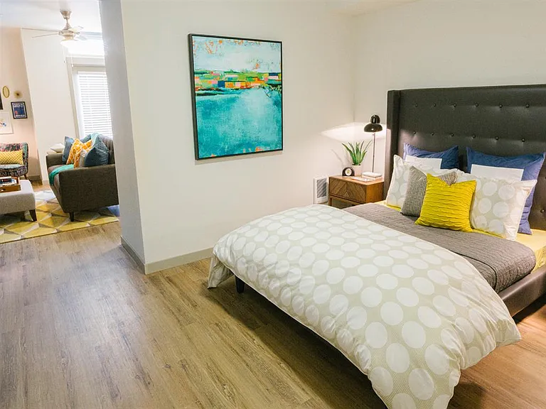 HUB 9 — Photo 11