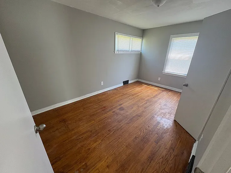 525 S Everett Ave — Photo 3