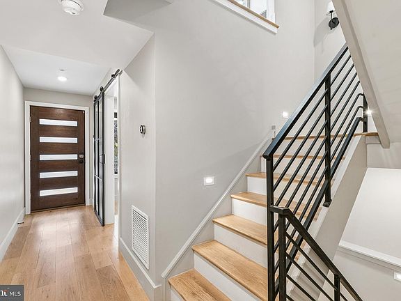 3rd image of 2825 Cambridge St