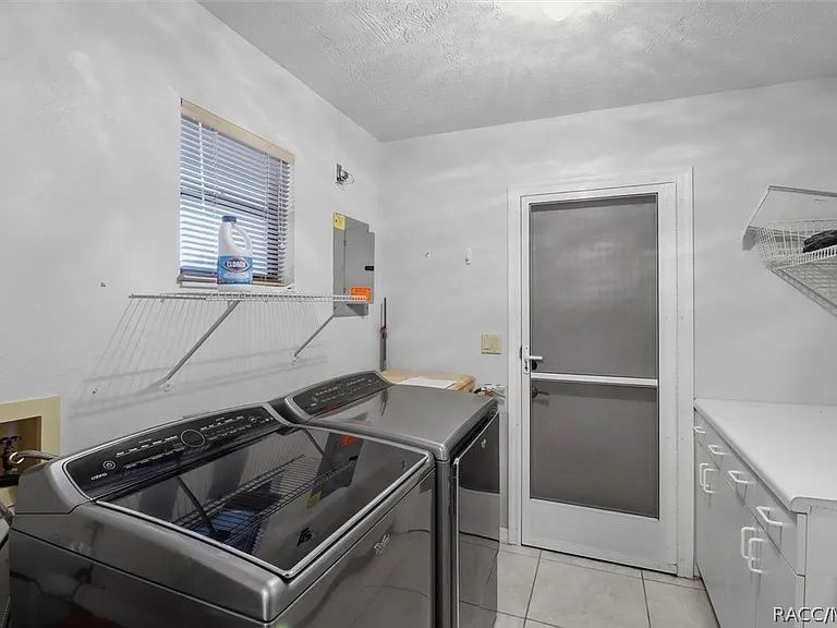 791 E Hartford St #1B — Photo 16