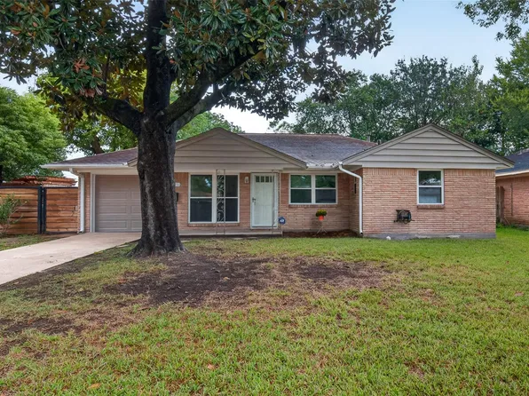 11227 Greenwillow Dr, Houston, TX 77035