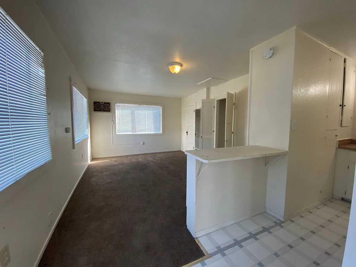 Building Photo - 725 1/2 Kern St #B