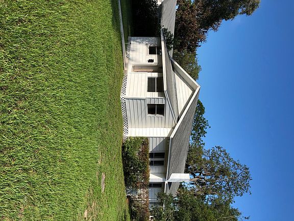 2nd image of 945 SE 2nd St