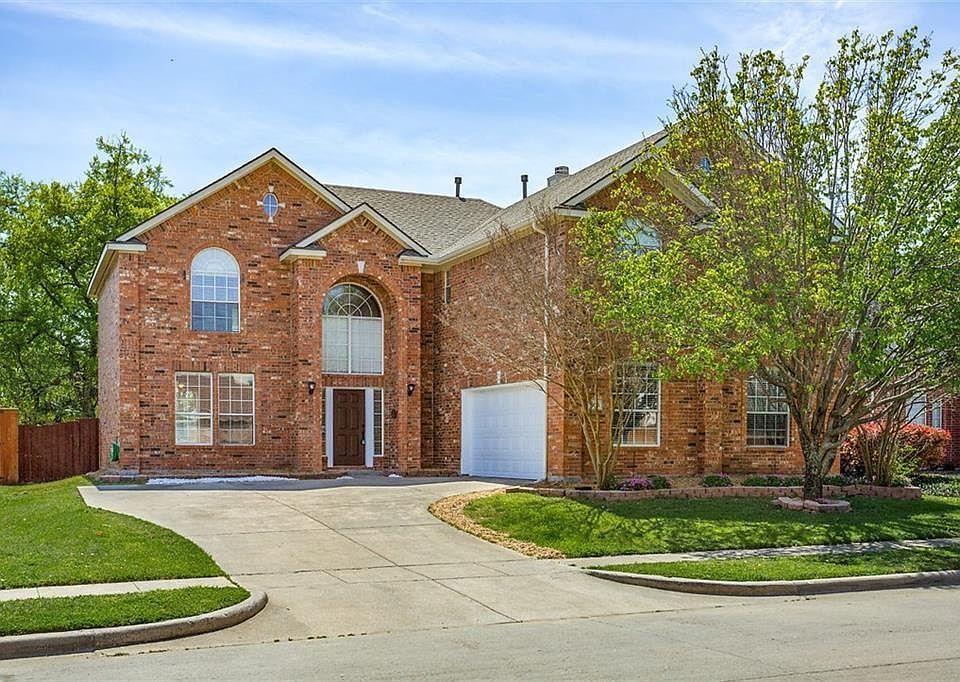 1st image of 906 Crested Cove Dr