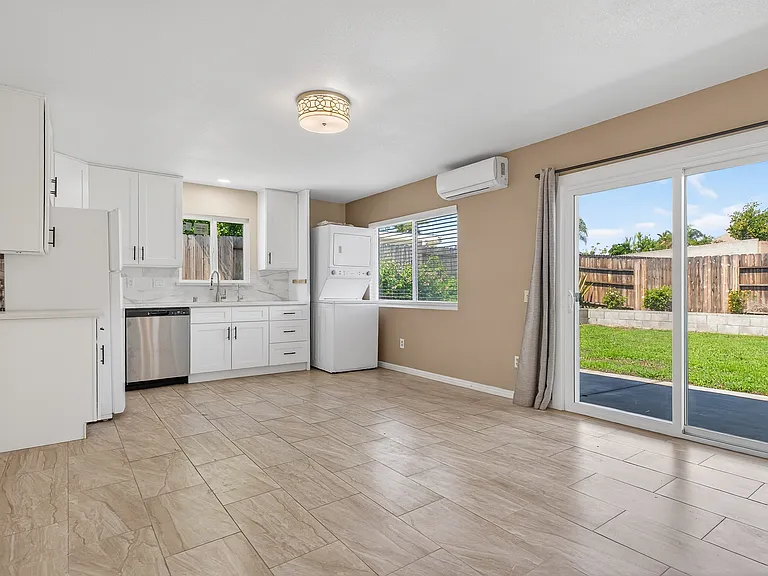 2051 Sycamore Ct — Photo 18