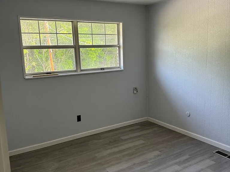 301 Park Blvd — Photo 8
