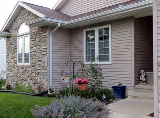 280 W Goldfinch Dr, Tiffin, IA 52340