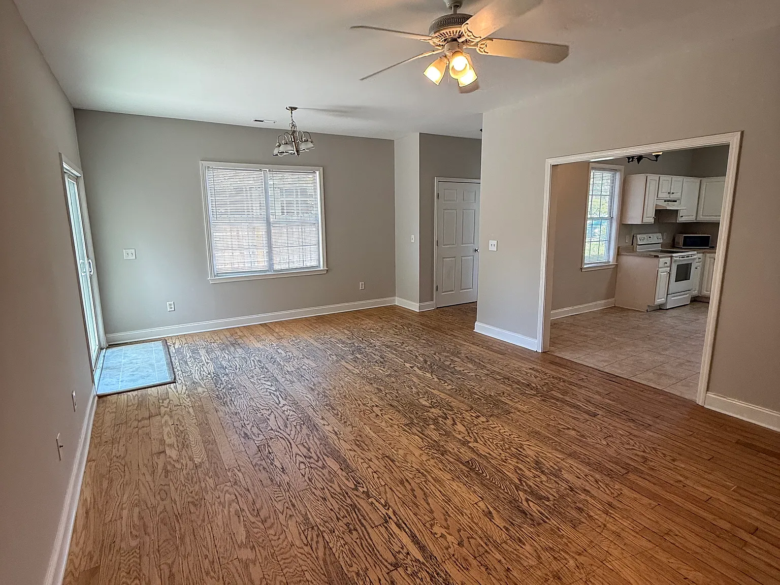 5 bed, 1712 sqft, $2,500 — Photo 3