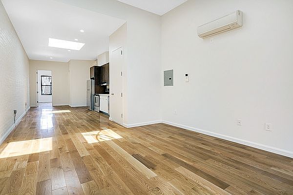 1st image of 205 Wyckoff Ave APT 3L