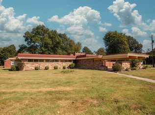 950 S Meadow Rd, Evansville, IN 47714