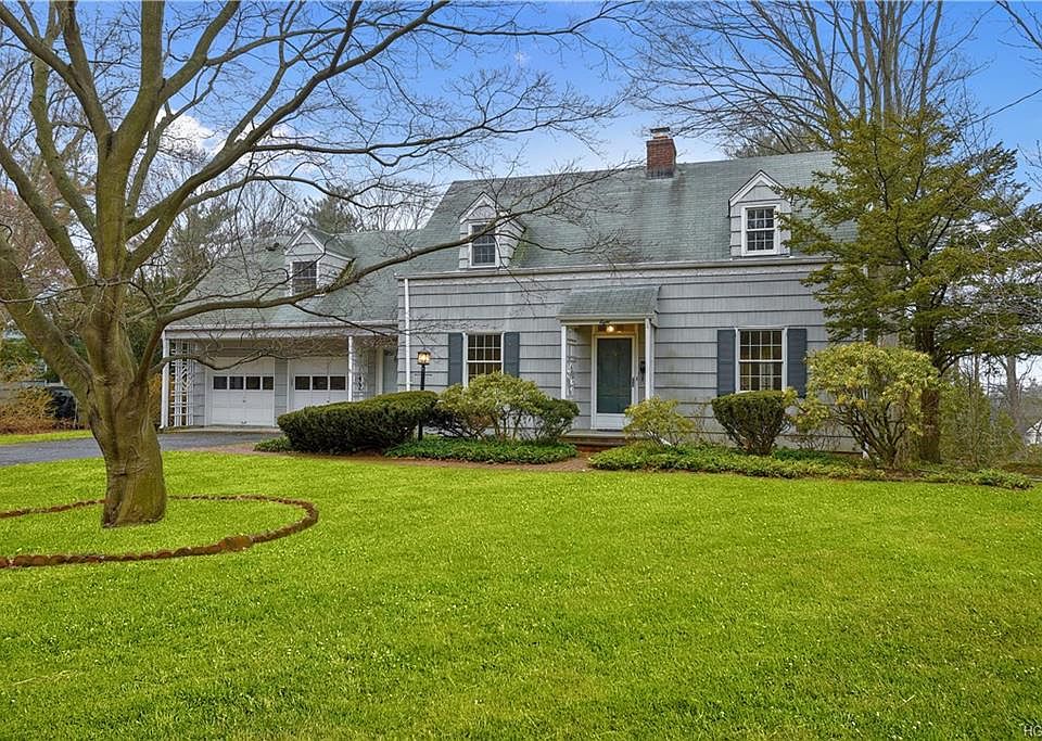 1st image of 8 Park Dr