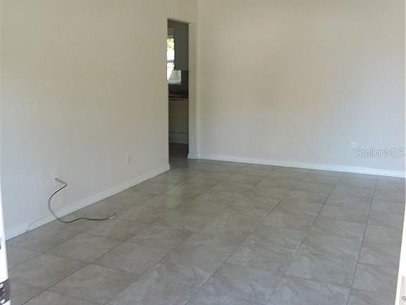 3rd image of 1003 Lake Palms Dr