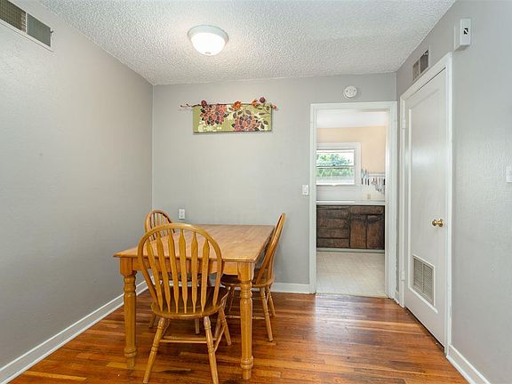 5th image of 109 S Vancouver St