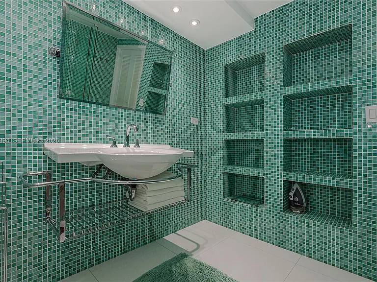 2301 Collins Ave #1538 — Photo 23