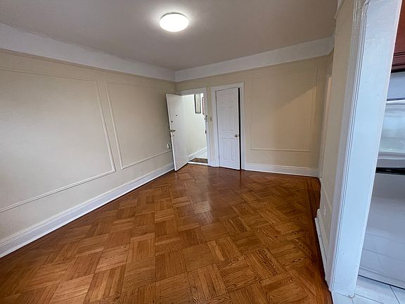 4th image of 2119 21st St #2R