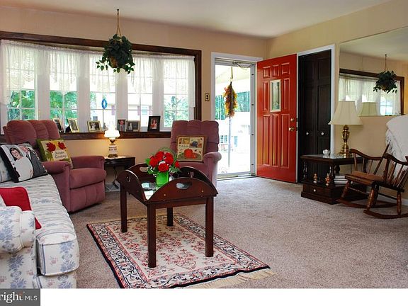 5th image of 37 Woodhill Dr