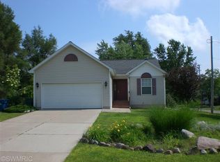 601 Crooks St, Belding, MI 48809