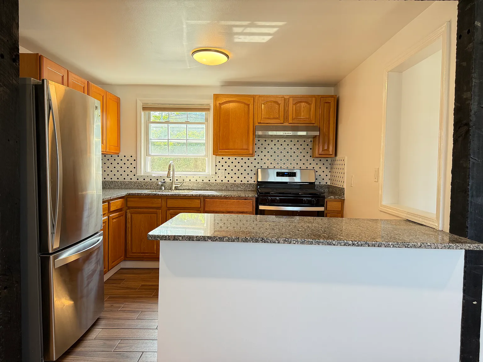 2 bed, 870 sqft, $3,000 — Photo 3