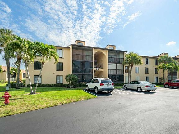 3rd image of 811 Sky Pine Way APT B1