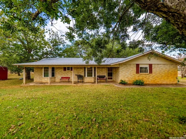 423 Fm 2772, La Vernia, TX 78121