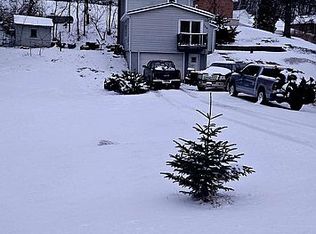 109 Great River Rd, Holy Cross, IA 52066