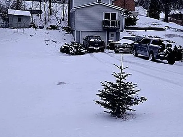 109 Great River Rd, Holy Cross, IA 52066