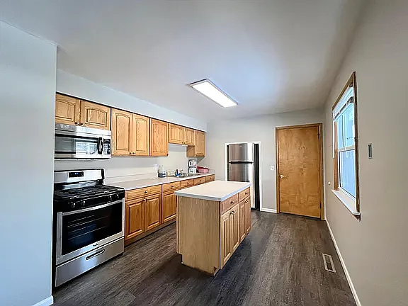 3 bed, 1008 sqft, $1,650 — Photo 4