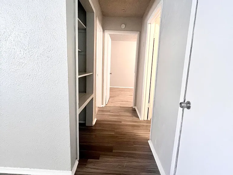 527 42nd St — Photo 8