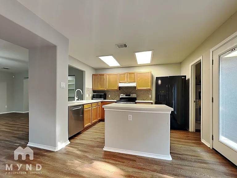 1001 Apollo Cir — Photo 2