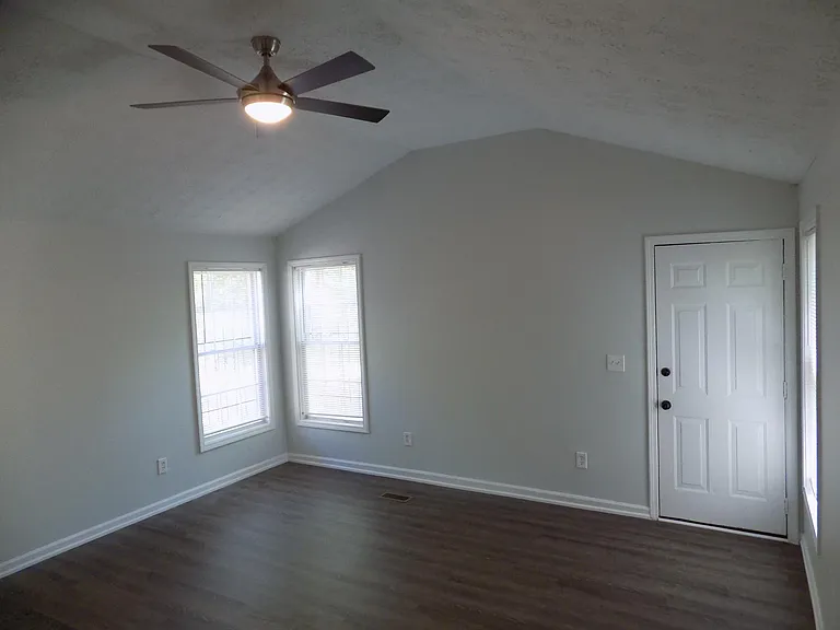 2169 Doris Dr — Photo 7