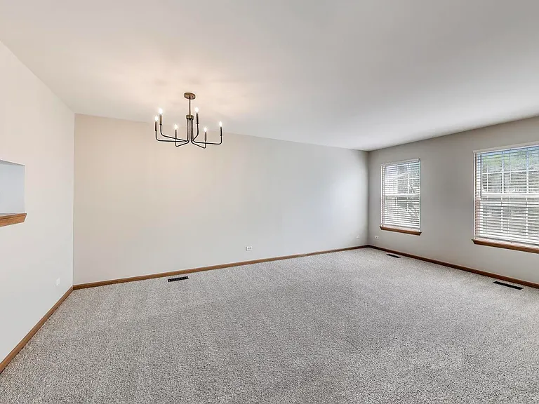 985 Manchester Cir #985 — Photo 4