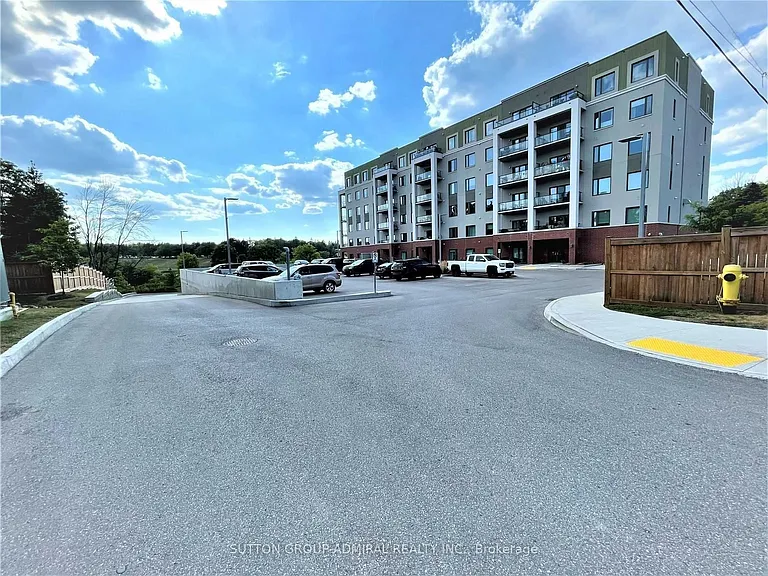 64 Queen St S #G3 — Photo 1