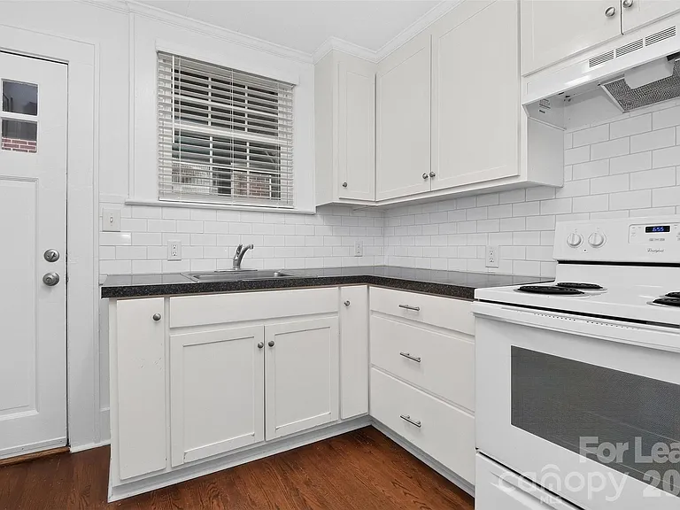 906 S York St — Photo 5