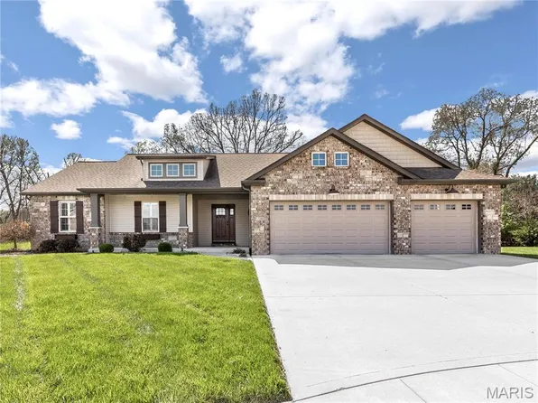 1500 Sagaponak Ln, Troy, IL 62294