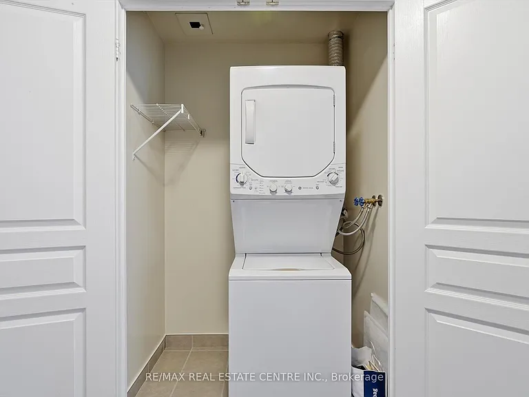 352 Front St W #1010 — Photo 23