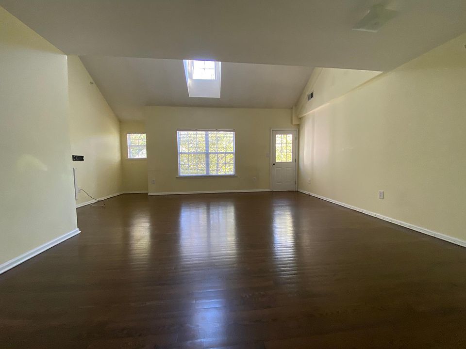 Oversized great room with cathedral ceiling