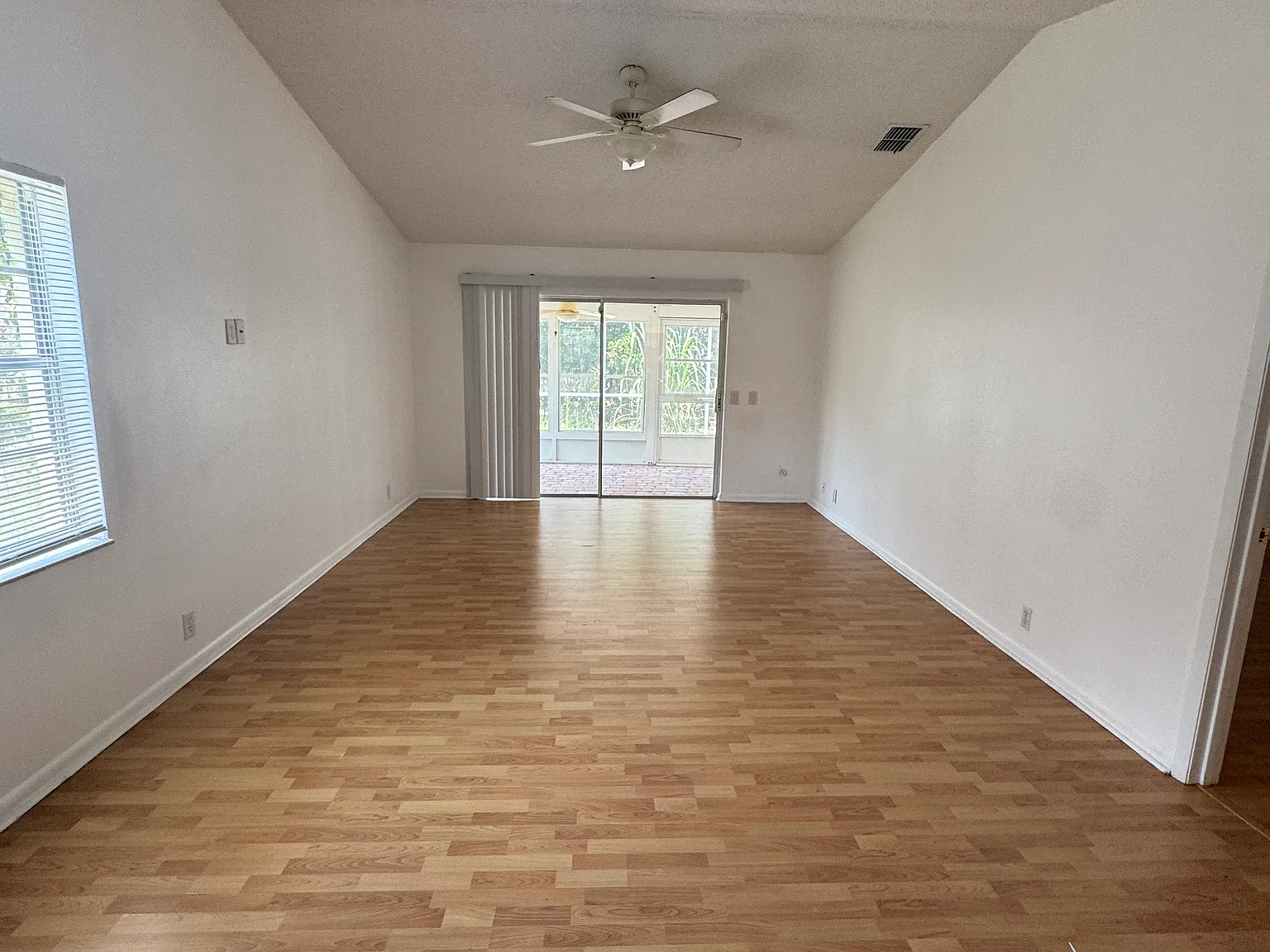 2 bed, 988 sqft, $1,650 — Photo 4