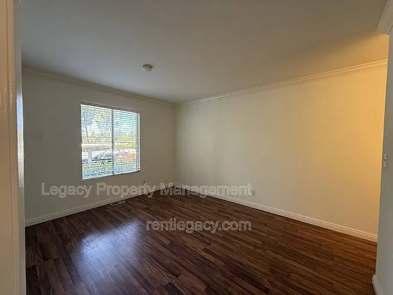 5460 Concord Blvd #B4 — Photo 8