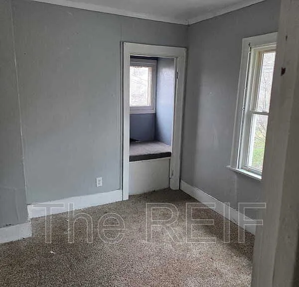 1023 Barrie Ave — Photo 4