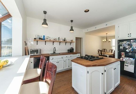 4th image of 57 Monument Ave #3