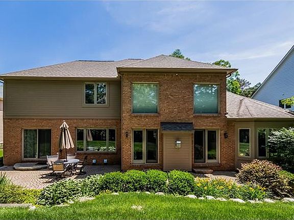 3rd image of 29463 Crawford Ct
