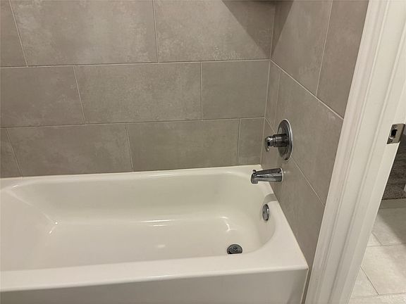 5th image of 101 Gary Wayne Dr
