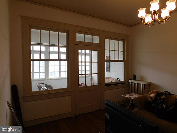 5th image of 700 Prince Edward St APT 4