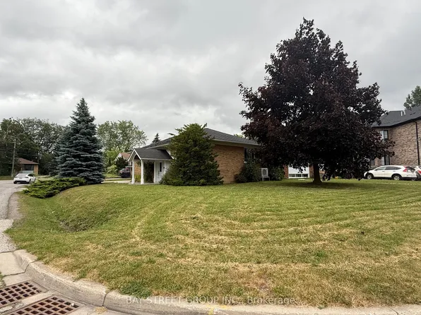 126 Cascade Cir, Richmond Hill, ON L4C 3H7