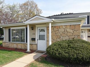 1436 Quaker Ln, Prospect Heights, IL 60070