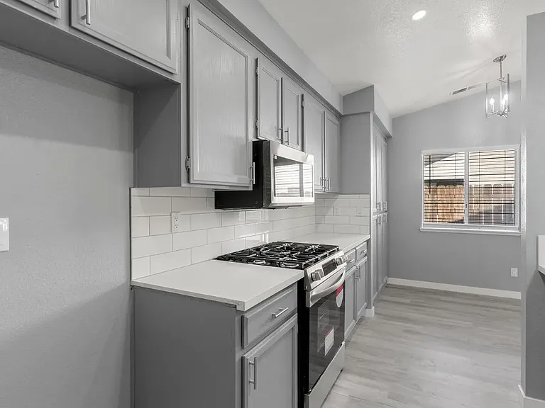 371 Shalako Dr — Photo 12