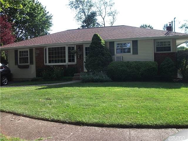 1st image of 8 Emily Ct