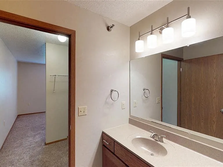 Oxbow Park Apartments — Photo 52