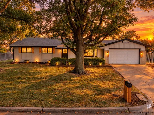 8001 E Willowbrook Rd, Wichita, KS 67207