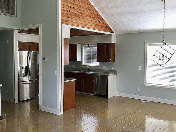 Dining Area & Kitchen